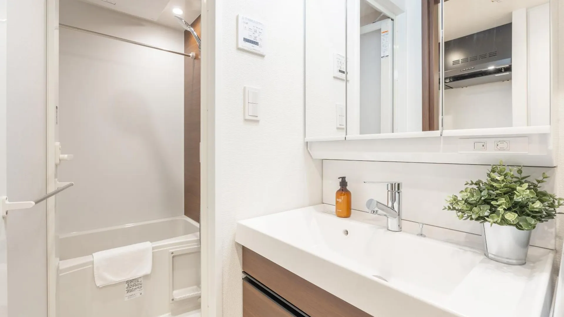 Dash Living Ueno Park Tokyo Apartment